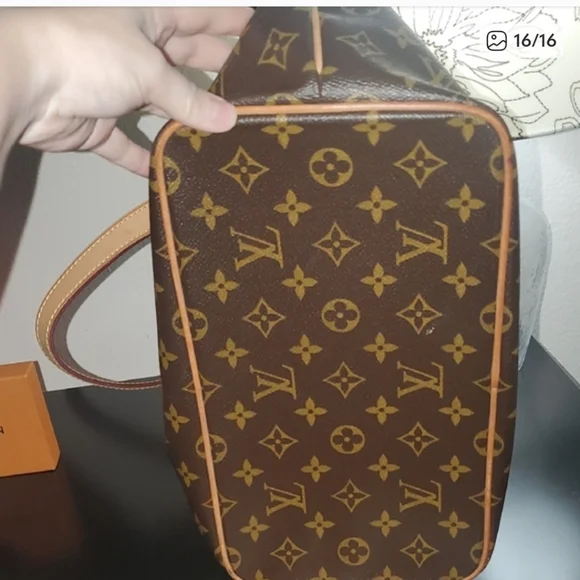 Louis Vuitton Palermo PM Monogram - Picture 10 of 16